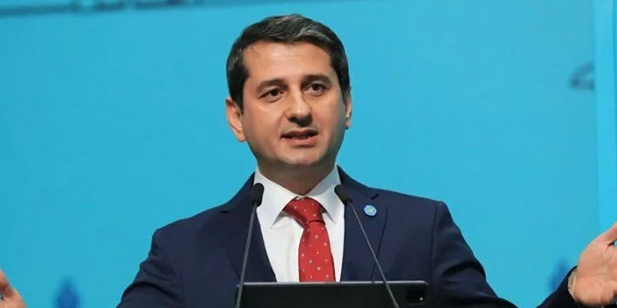 Lisans eğitimini Endüstri Mühendisliği alanında tamamladı. Ayrıca Yangın ve Afet Yönetimi alanlarında yurt içi ve yurt dışında çalışmalar yürüttü.<br>İleri düzeyde İngilizce, Almanca ve Arapça bilmektedir.<br>