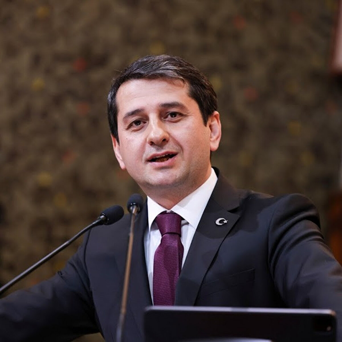 İbrahim Özkan Kimdir? Eğitim ve Kökeni<br>İbrahim Özkan, 1975 yılında Trabzon’un Köprübaşı ilçesinde dünyaya geldi.