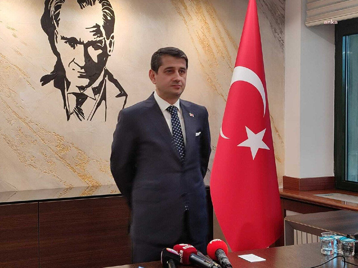 İstanbul Cumhuriyet Başsavcılığı tarafından yürütülen soruşturma kapsamında tutukluluğu devam eden İstanbul Büyükşehir Belediye Başkanı Ekrem İmamoğlu’nun danışmanlarından İbrahim Özkan gözaltına alındı. Peki, İbrahim Özkan kimdir, kaç yaşında, nereli? İşte merak edilen İbrahim Özkan detayları..