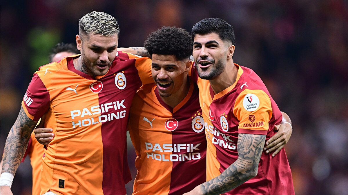 Son 3 sezonun şampiyonu olan Galatasaray, bu sezonda da yoluna emin adımlarla ilerliyor.