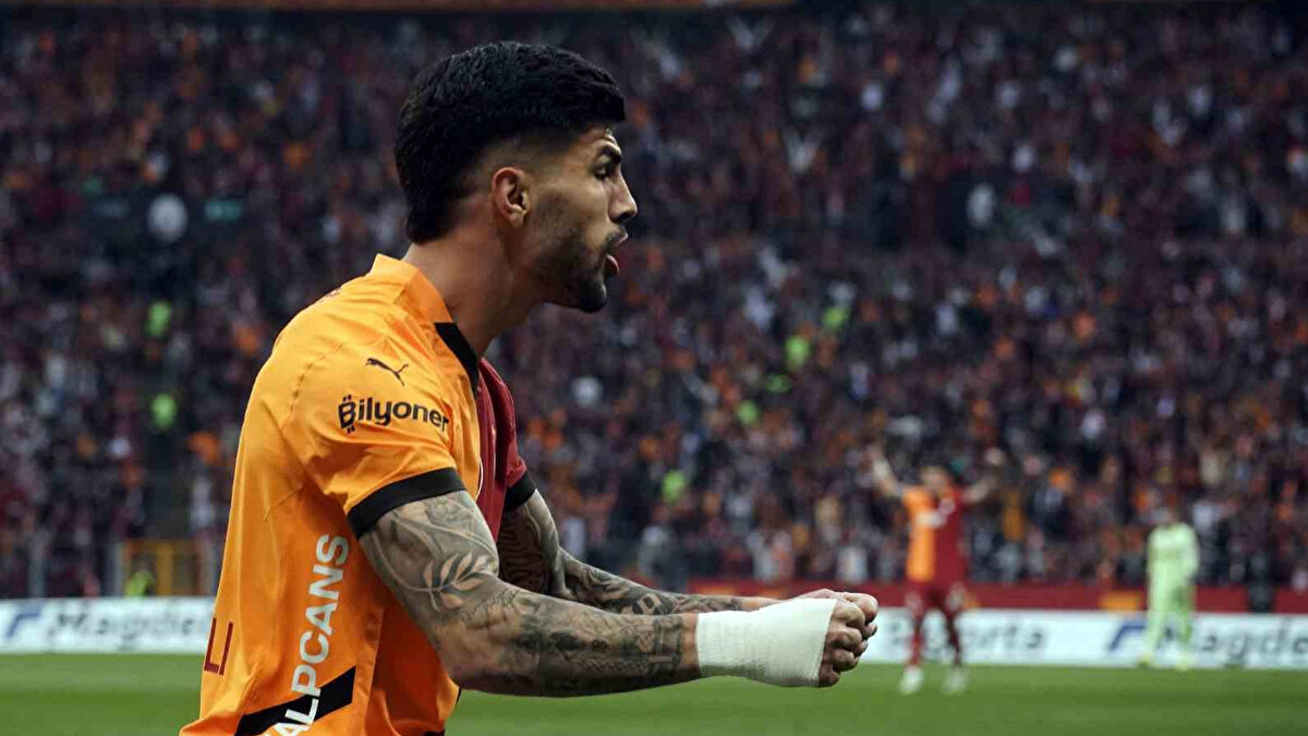 EREN'İN MAAŞINA İYİLEŞTİRME<br><br>Galatasaray'daki performansından memnun kalan yönetim, Eren Elmalı'nın da maaşına iyileştirme yapacak.