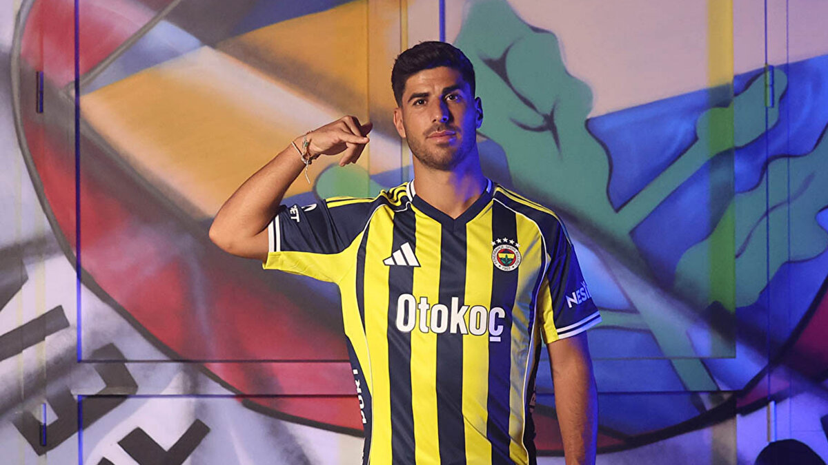 Fenerbahçe'de bu sezon ortaya koyduğu performansla bir kez daha Avrupa'da gözleri üzerine çeviren Marco Asensio için ortaya atılan transfer iddiası sosyal medyada kısa sürede büyük yankı uyandırdı.