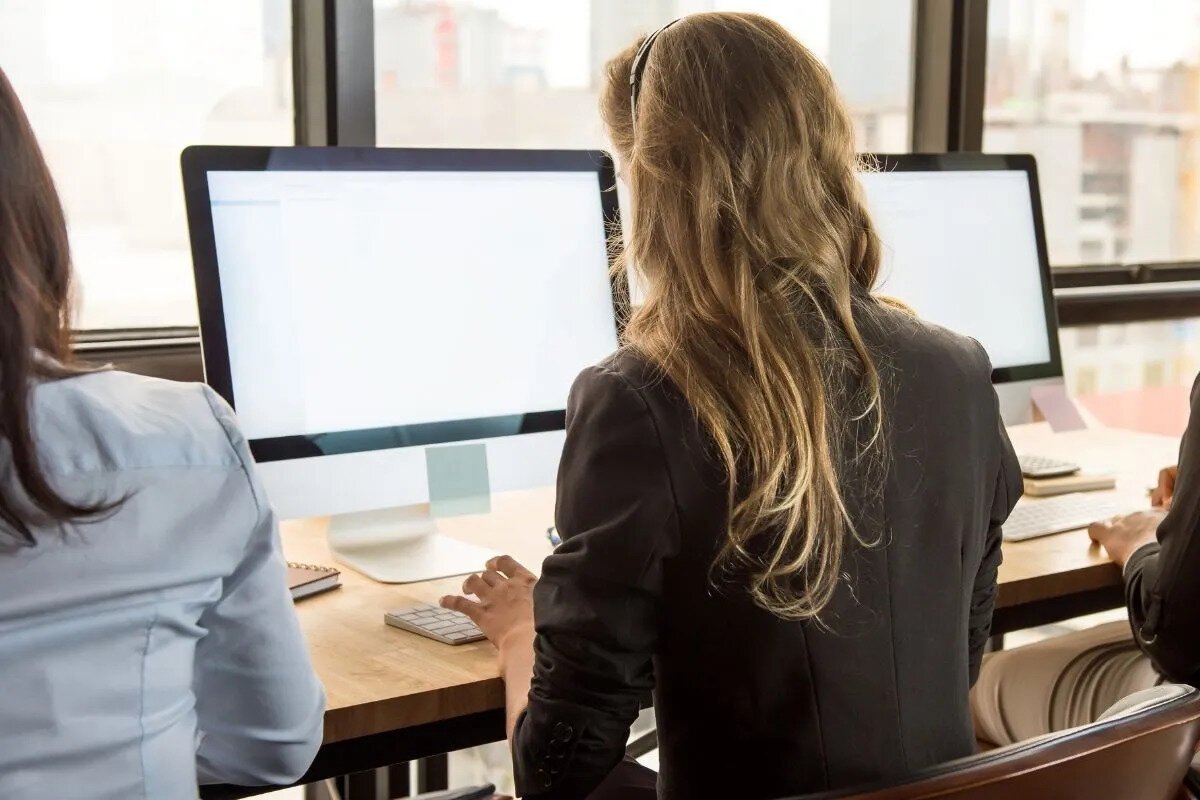 Kamu insan kaynakları yönetiminde etkinliği artırmak amacıyla Kamu Personeli Bilgi Sistemi (KPBS) hayata geçirilecek. Bu sistemle kamu personeline ilişkin tüm istihdam verilerinin merkezi bir veri tabanında toplanması ve analiz edilmesi sağlanacak. KPBS sayesinde, personel hareketleri ve istihdam politikalarıyla ilgili veriler karar destek sistemleri üzerinden izlenebilecek ve raporlanabilecek.