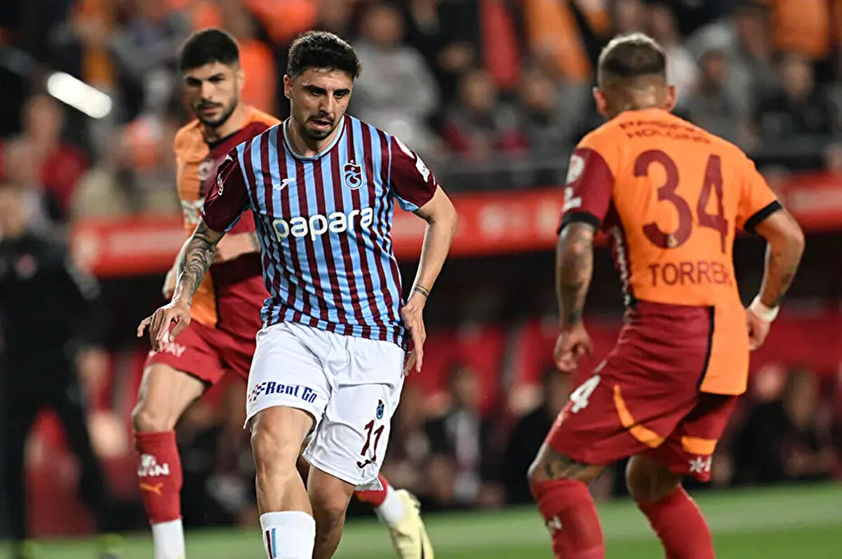 Galatasaray ile Trabzonspor, ligde yarın 105. kez karşı karşıya gelecek.<br><br>Ligde daha önce yapılan 104 karşılaşmanın 47'sini Galatasaray kazanırken 32 maçta kazanan taraf bordo mavililer oldu ve 25 müsabaka eşitlikle sonuçlandı.<br><br>Süper Lig maçlarında Galatasaray 142, Trabzonspor ise 119 gol attı.