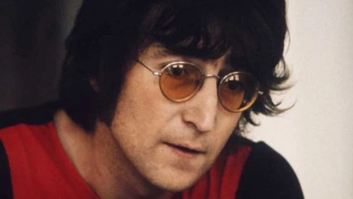 John Lennon, 12 milyon dolarlık kazançla onuncu sırada.