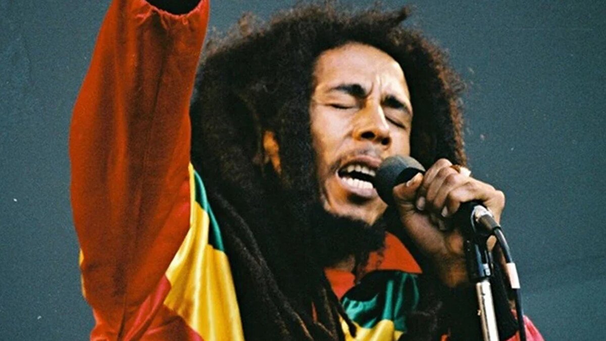 Bob Marley, 13 milyon dolarlık gelirle dokuzuncu sırada. Las Vegas’taki Bob Marley Hope Road gösterisi haftada 29 performans sahneliyor.
