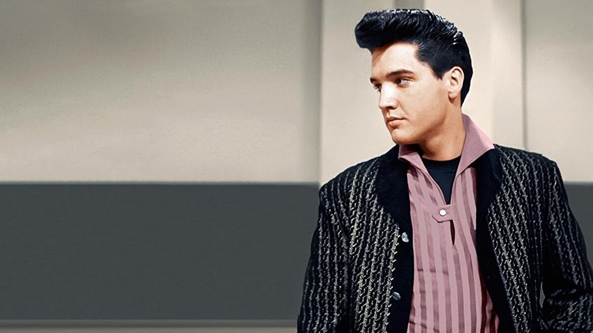 Elvis Presley, 17 milyon dolarlık gelirle yedinci sırada yer aldı. Geçtiğimiz yıl Graceland malikanesini satmaya yönelik dolandırıcılık girişimi engellenirken, mülk torunu Riley Keough yönetimindeki mirasın elinde kaldı.
