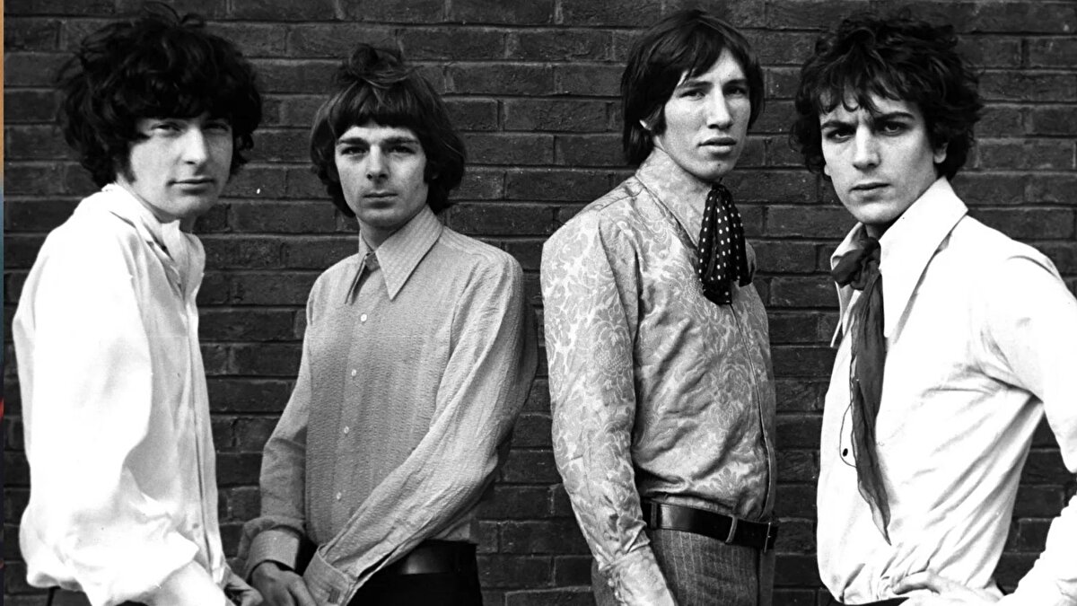 Pink Floyd’un kurucu üyeleri Richard Wright ve Syd Barrett, 2024’te grubun müzik kataloğunun Sony Music’e 400 milyon dolara satılmasıyla kişi başı 81 milyon dolar kazanç elde etti.