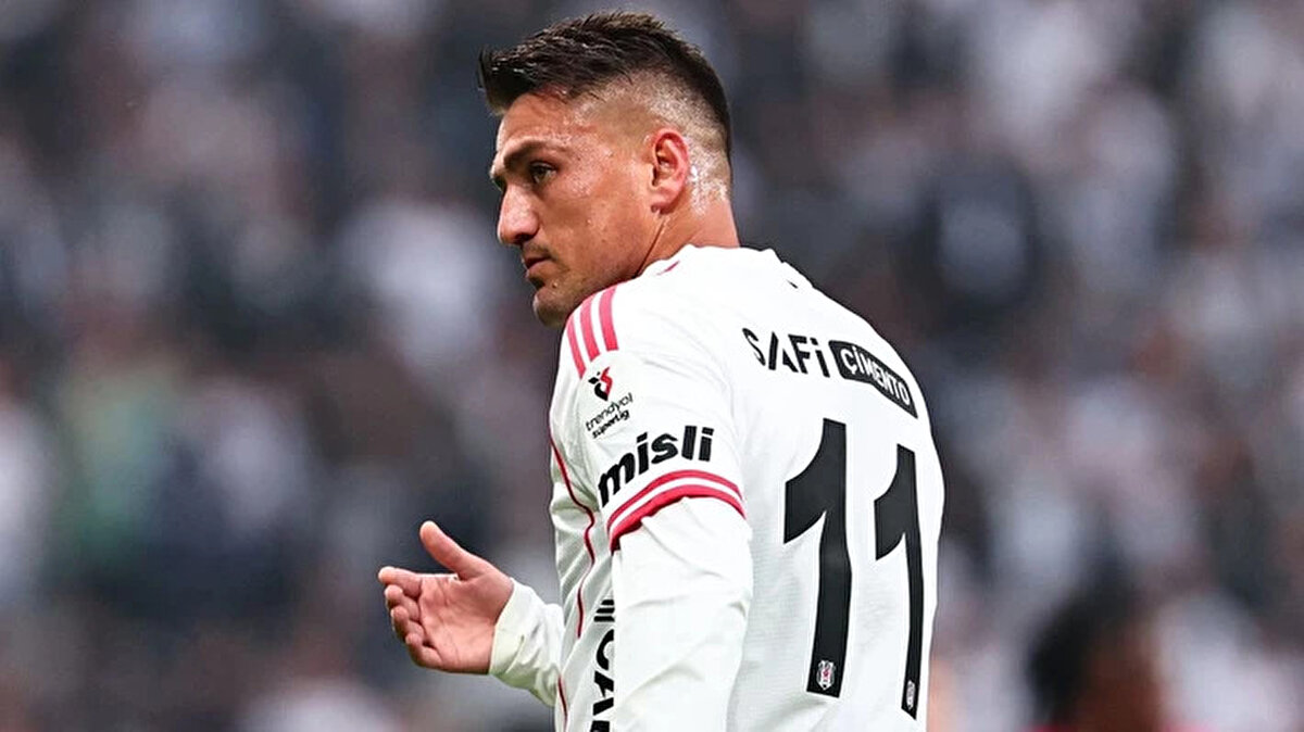 SERGEN YALÇIN KARARINI MAÇ GÜNÜ VERECEK<br><br>Öte yandan haberde Sergen Yalçın’ın bu talebi düşündüğü ve kararını maç gününde vereceği öğrenildi.