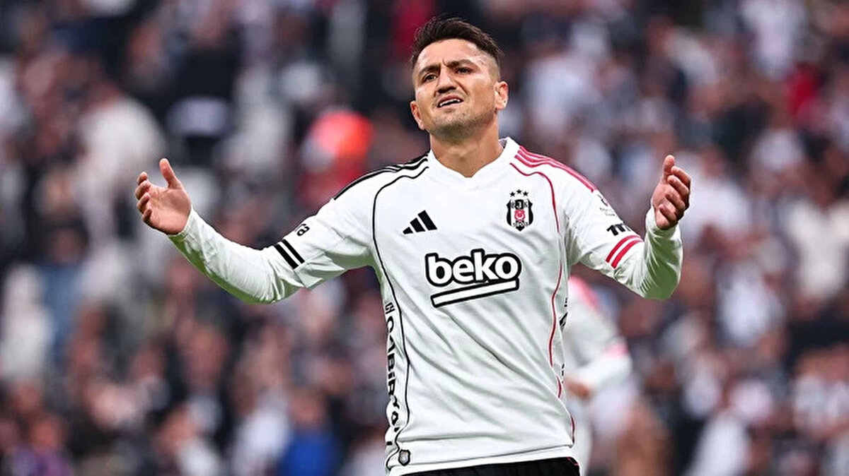 DERBİDE İLK 11 İSTİYOR<br><br>Kontraspor'un hebrine göre Sergen Yalçın’la görüştü ve Fenerbahçe maçında 11'de görev almak istediğini belirtti.