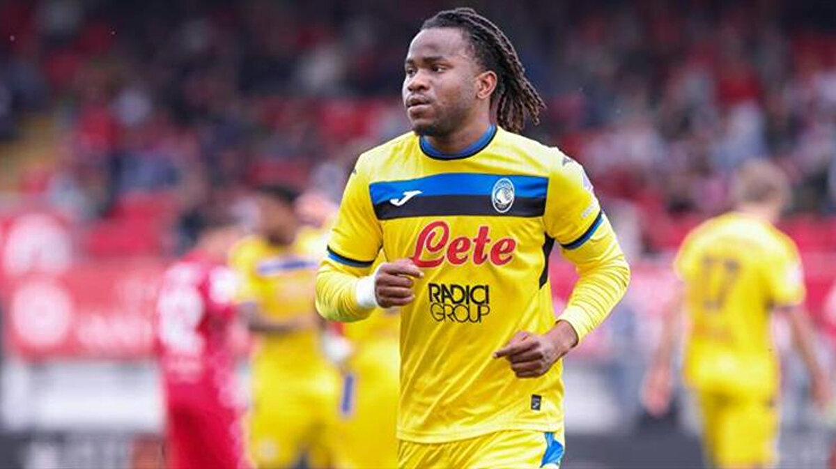 Galatasaray ilk olarak yaz transfer döneminde Barış Alper Yılmaz ile ilgili yaşanan krizin ardından Ademola Lookman için devreye girmişti.