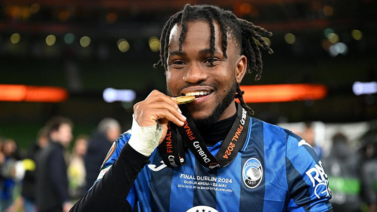 Lookman ayrıca sözleşmesine 2 milyon euroluk kolay bonus maddesi eklenmesini de istedi.