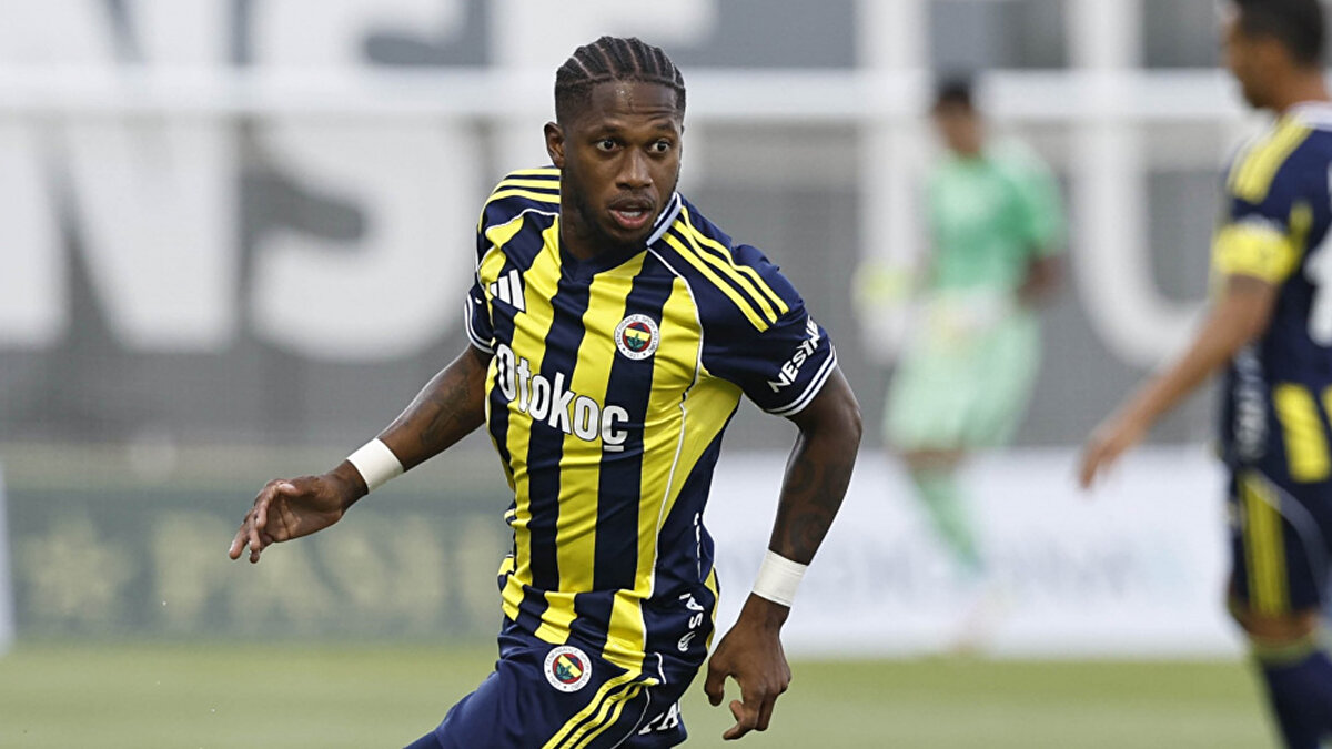 Brezilyalı orta saha oyuncusu bu sezon Fenerbahçe formasıyla tüm kulvarlarda toplamda 16 maça çıktı. 32 yaşındaki Fred, söz konusu 16 karşılaşmada 1 gol attı.