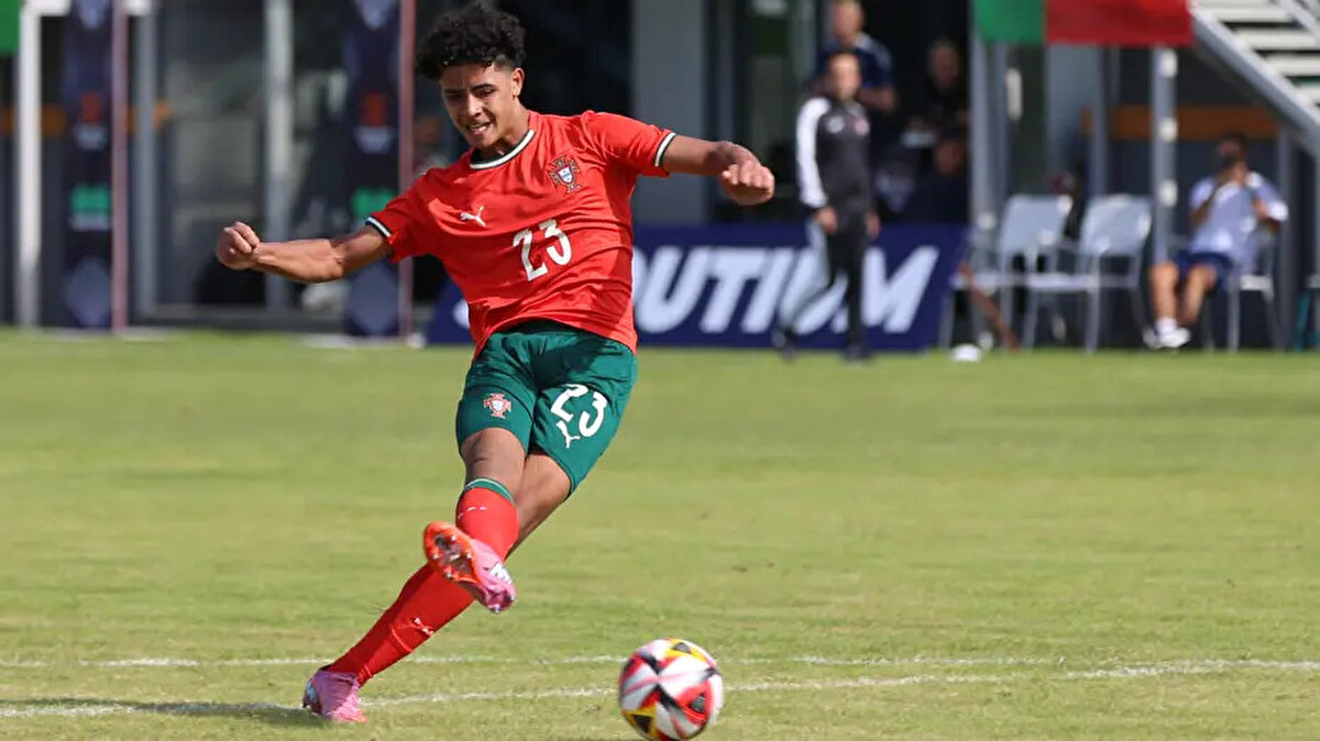 Babasının yolunu izleyen Cristiano Junior, 2023'te ise Al-Nassr U15 takımına geçmişti