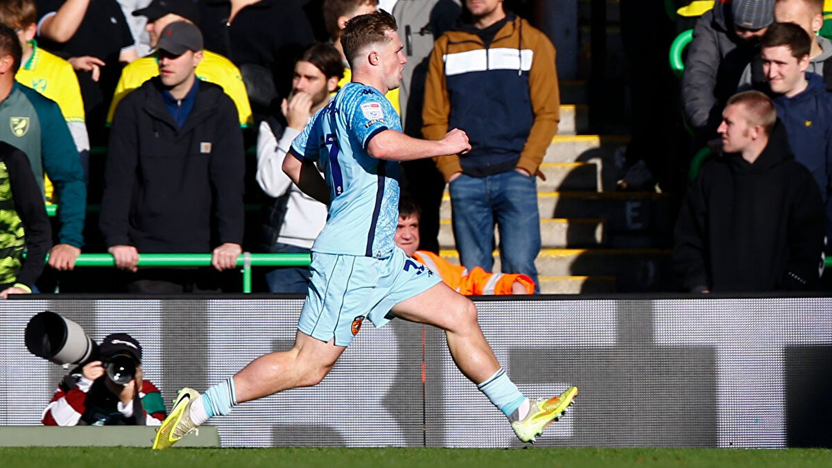 GOLLER İKİNCİ YARIDA GELDİ<br><br>Karşılaşmanın golleri ikinci yarıda geldi. Joe Gelhardt 49. dakikada takımını öne geçirirken, Darko Gyabi 87. dakikada skoru belirledi.