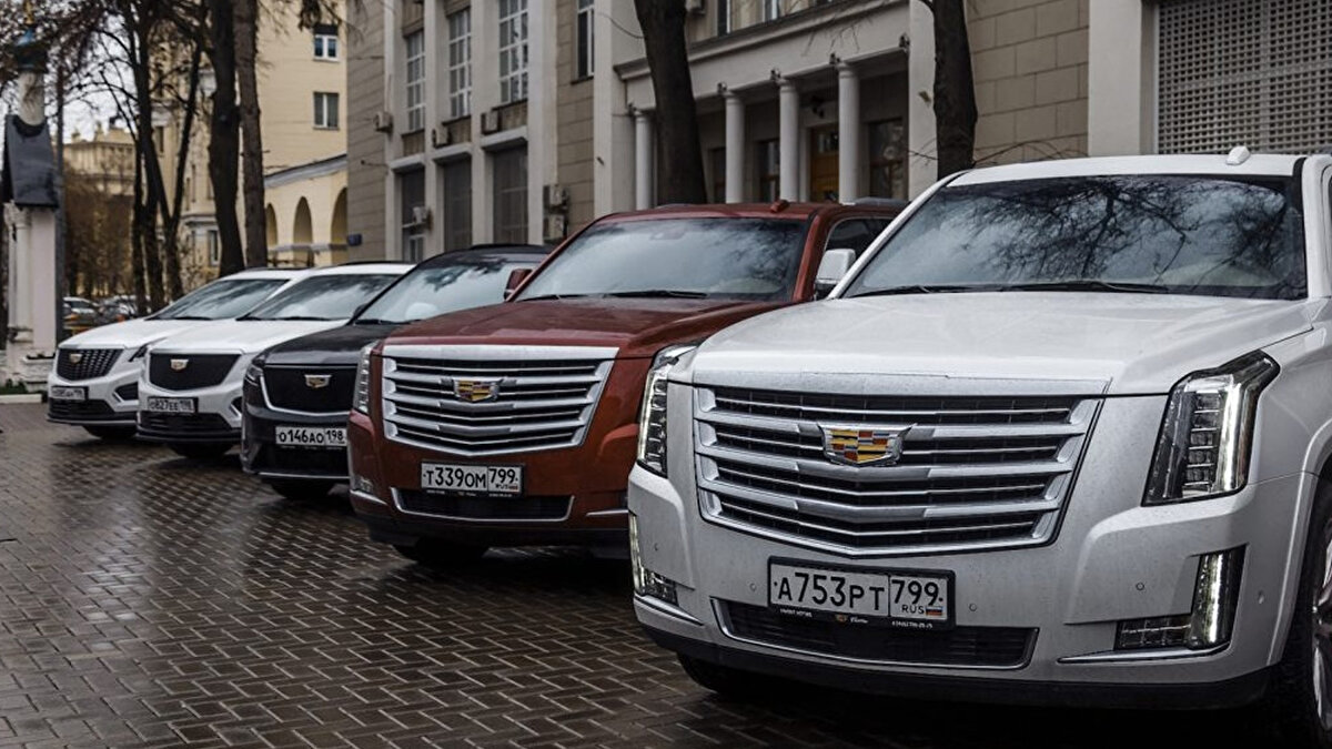 Şirket, GMC Hummer EV, Chevrolet Silverado EV, GMC Sierra EV ve Cadillac Escalade IQ modellerinin montajını yürüten tesisin 24 Kasım’a kadar üretime ara vereceğini, ardından iki vardiyalı sistemden tek vardiyaya geçileceğini bildirdi.