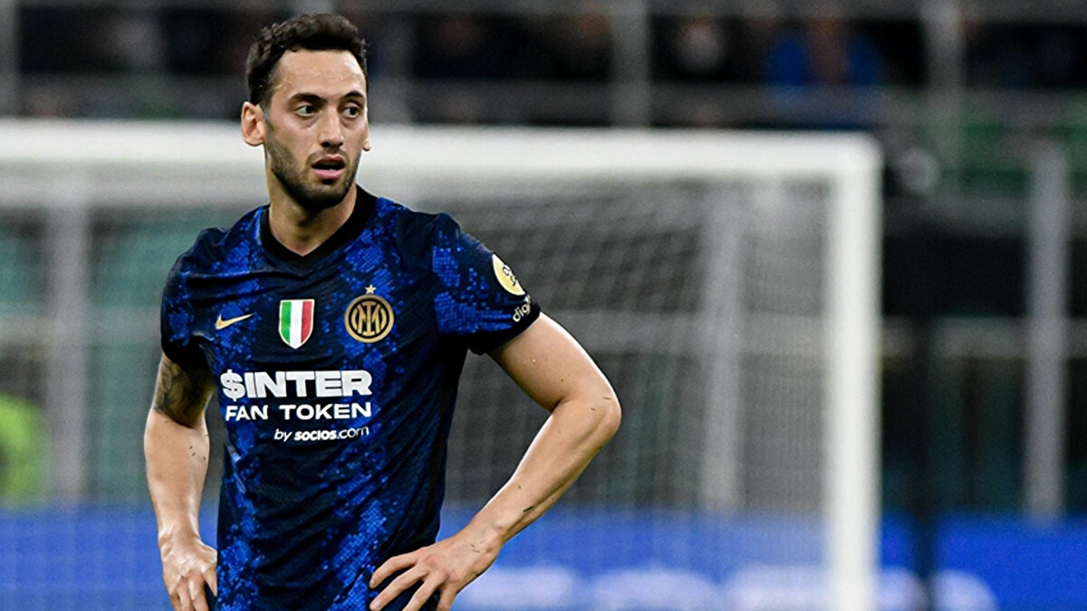 İtalya Serie A’da liderlik mücadelesi veren Inter’de teknik heyet, yıldız oyuncu Hakan Çalhanoğlu için dikkat çeken bir karar aldı.