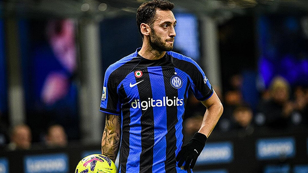 Bu sezon Inter formasıyla 10 maçta görev yapan Hakan Çalhanoğlu, 6 gol ve 2 asistlik katkı sağladı. 