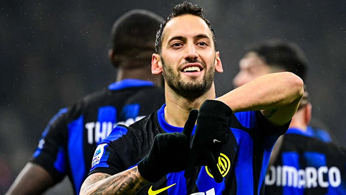 Haberde, Chivu’nun Hakan’ı Şampiyonlar Ligi maçında ilk 11’de değerlendirmeyi planladığı aktarıldı.