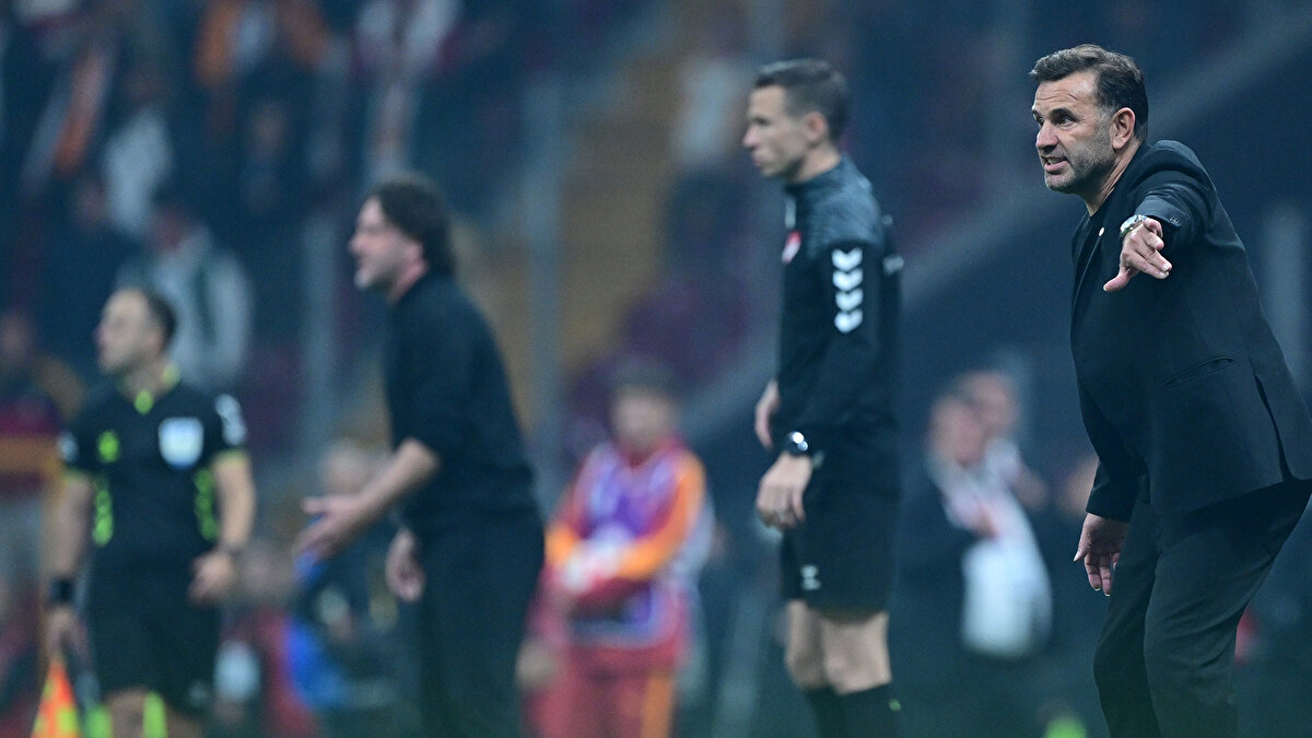 Karşılaşmanın bitiş düdüğüyle birlikte Okan Buruk, hakem Cihan Aydın’a pozisyonlara yönelik tepkisini dile getirdi.