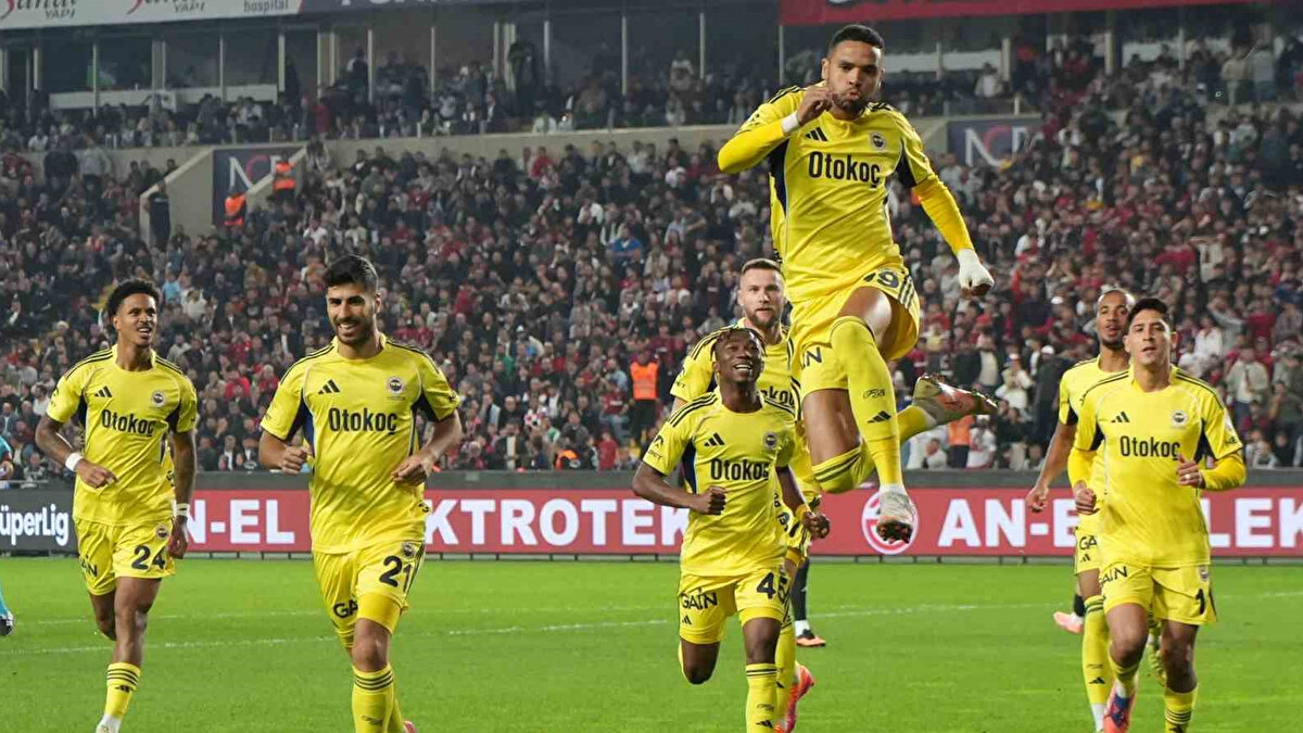 •Fenerbahçe’nin deplasmanda daha dengeli oynaması avantaj.<br><br>Senaryo: Beşiktaş tempolu başlar ama Fenerbahçe ikinci yarıda geçişlerle cezayı keser.<br>