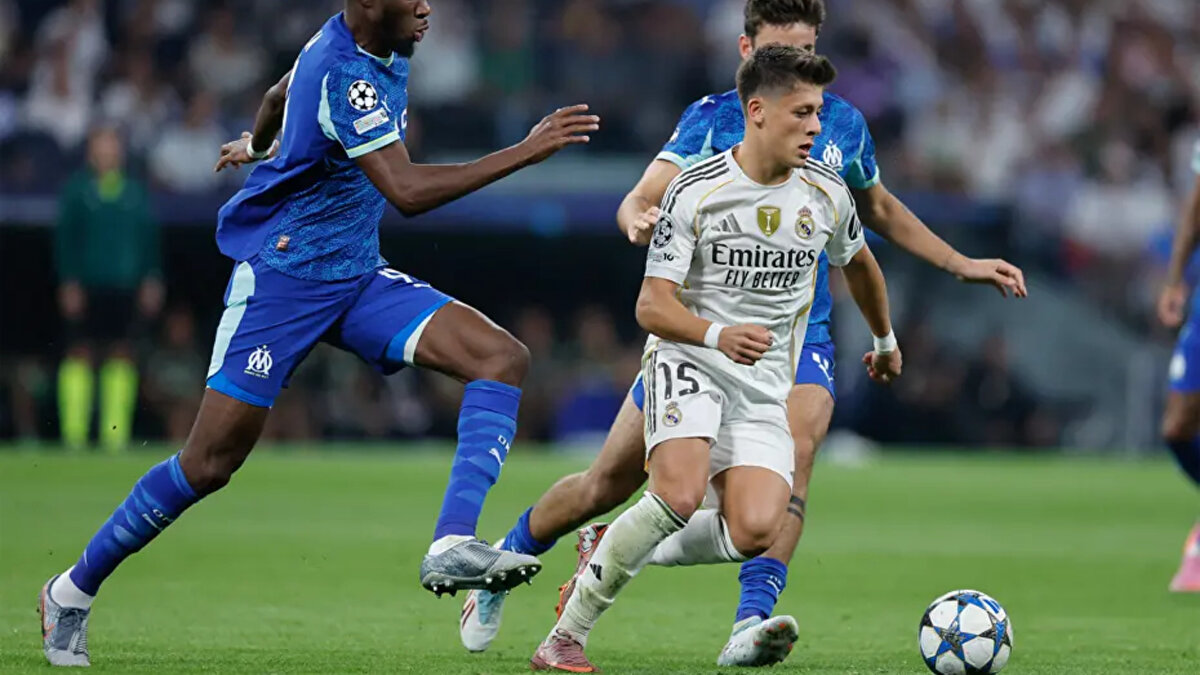 2 MİLYON DAHA <br><br>Arda Güler, La Liga'da dün oynanan Valencia maçıyla Real Madrid formasını 75. kez giydi. Böylece Fenerbahçe, milli futbolcudan 2 milyon euro daha bonus elde etti.