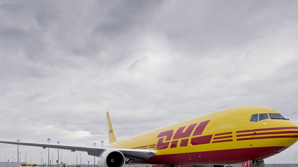 Almanya merkezli DHL Group'un Kurumsal Kamu ve Halkla İlişkiler Yönetimi Başkan Yardımcısı Volker Ratzmann, Türkiye'nin şirket için stratejik bir lojistik merkez konumunda olduğunu belirterek, "Türkiye'nin lojistik alanında en önemli şirketlerinden biri olan MNG Kargo'yu büyük bir meblağ karşılığında satın aldık ve şimdi Türkiye'ye büyük miktarda yatırım yapacağız" dedi.<br>