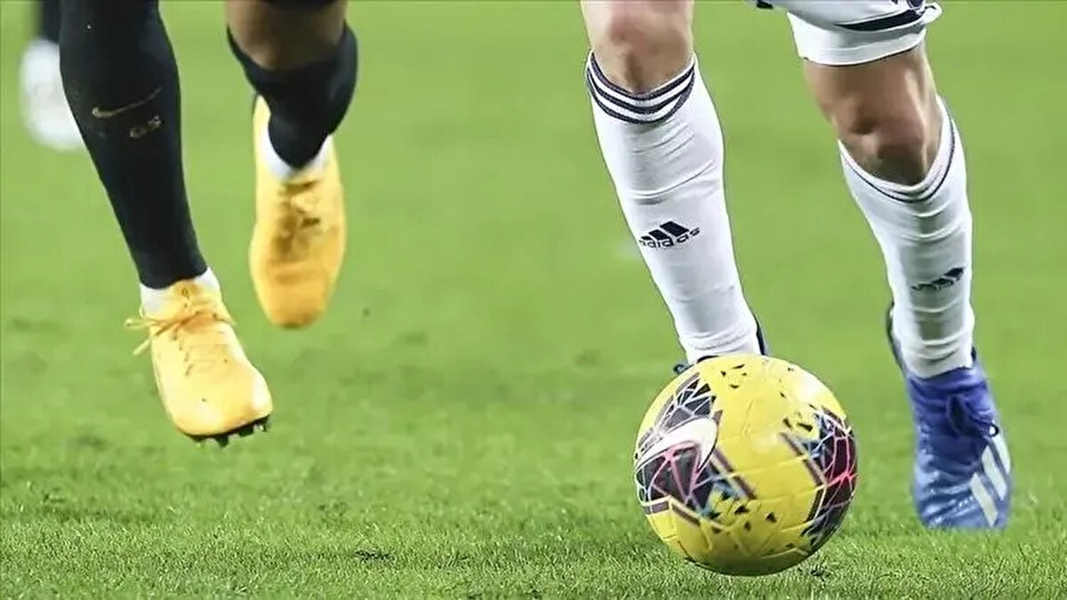 19:00<br>• Vanspor – Sakaryaspor / 1. Lig – TRT Spor, beIN MAX1 (Canlı)<br><br>19:15<br>• Lille – Angers / Ligue 1 – beIN Sports 4 (Canlı)<br>• Lens – Lorient / Ligue 1 – beIN MAX2 (Canlı)<br>• Toulouse – Le Havre / Ligue 1 – beIN Connect (Canlı)<br>• Nantes – Metz / Ligue 1 – beIN Connect (Canlı)<br><br>19:30<br>• Manchester City – Bournemouth / Premier Lig – beIN Sports 3 (Canlı)<br>• Wolfsburg – Hoffenheim / Bundesliga – Tivibu Spor 1, S Sport Plus (Canlı)