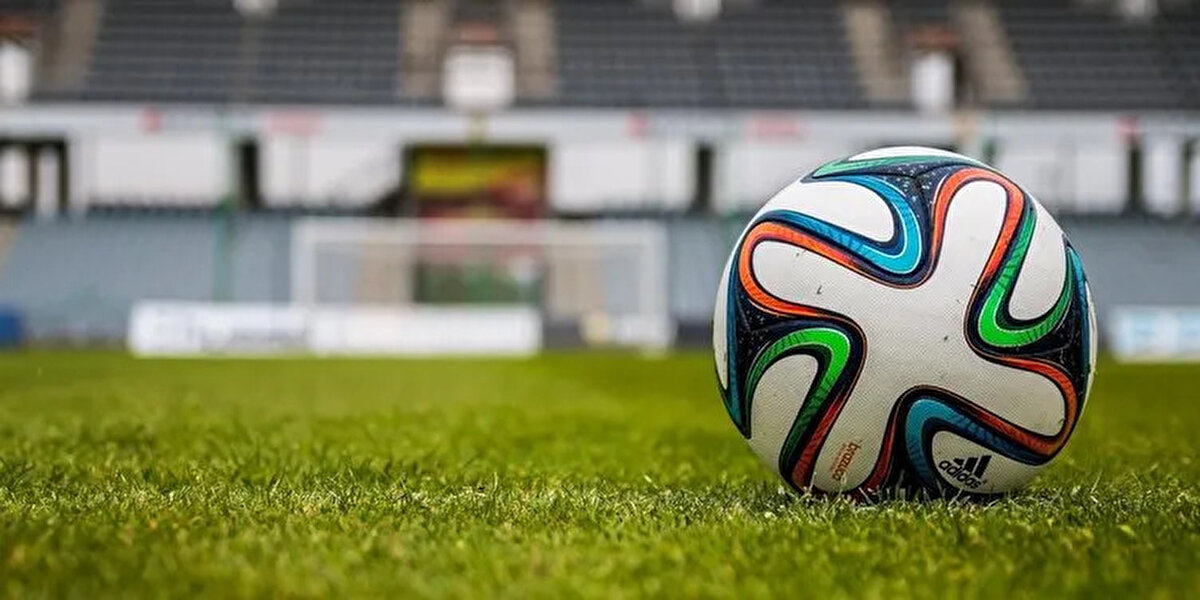 20:00<br>• Parma – Bologna / Serie A – S Sport 2, Tivibu Spor 2 (Canlı)<br>• Beşiktaş – Fenerbahçe / Süper Lig – beIN Sports 1 (Canlı)<br><br>20:30<br>• Barcelona – Elche / La Liga – S Sport (Canlı)