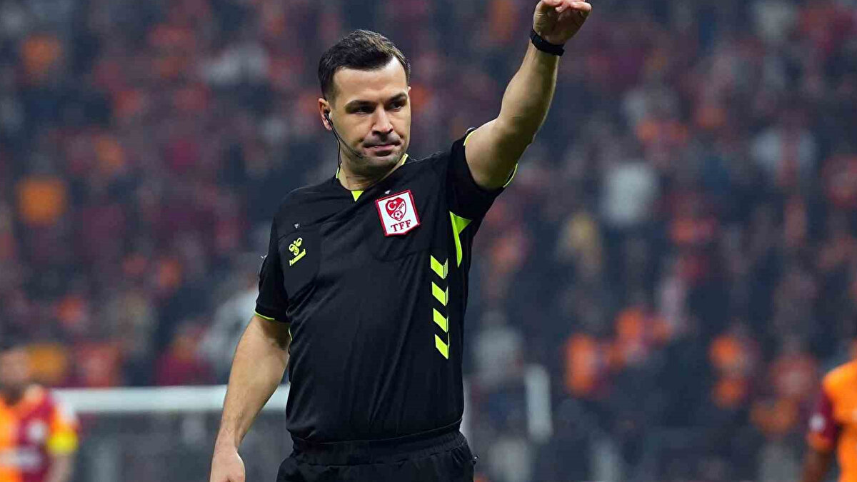 "Trabzonspor ise takım olarak Galatasaray maçına kafaca iyi hazırlanmış. Çünkü iyi mücadele ettiler. Galatasaray, Beşiktaş'tan sonra Trabzon'a da evinde takıldı."