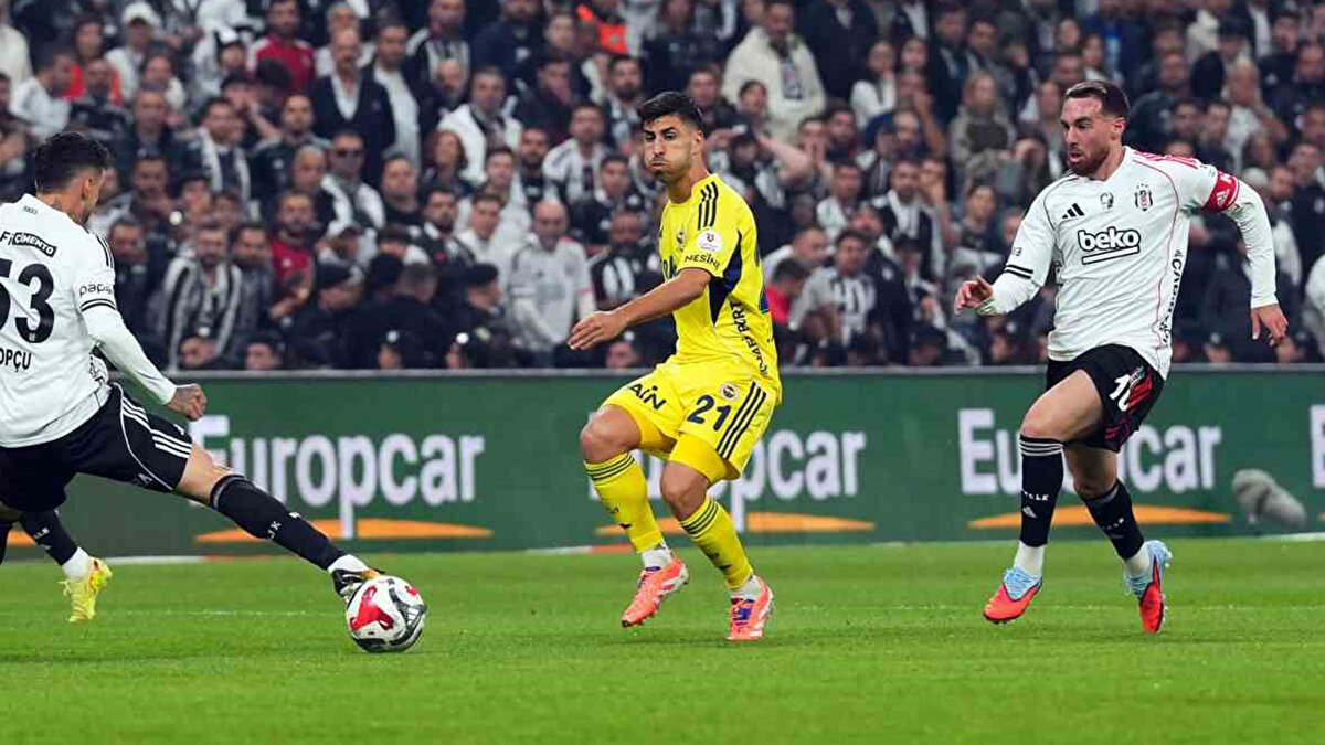 Trendyol Süper Lig 11. hafta derbi karşılaşmasında Beşiktaş sahasında Fenerbahçe ile karşı karşıya geldi.<br><br>"Büyük topçu böyle bir maçta atılır mı?" diyerek sözlerine başlayan Toroğlu, Ekol TV'de değerlendirmede bulundu: