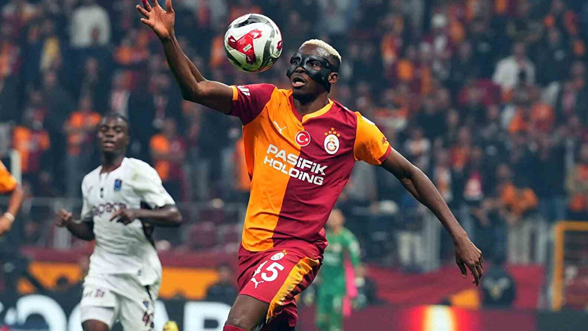 Geçtiğimiz sezon Eylül ayında oynanan maçta Kadıköy'de Fenerbahçe'ye karşı asist yapan Osimhen, daha sonra Beşiktaş'a gol atmıştı.