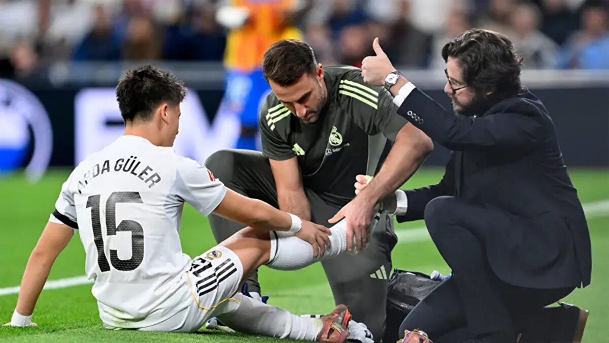 ARDA GÜLER SAKATLANDI MI?<br><br>AS gazetesinde yer alan habere göre Arda Güler, Valencia maçının ikinci yarısına tedbir amaçlı başlamadı ve bu yüzden kenara geldi.