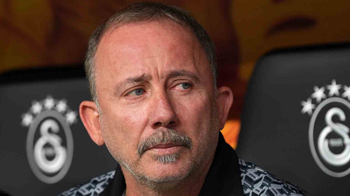 SERGEN YALÇIN FENERBAHÇE'YE YENİLMİYOR<br><br>Beşiktaş'ta ikinci dönemini geçiren Sergen Yalçın, Fenerbahçe'ye karşı oynadığı 3 derbide 2 galibiyet ve 1 beraberlik aldı. 