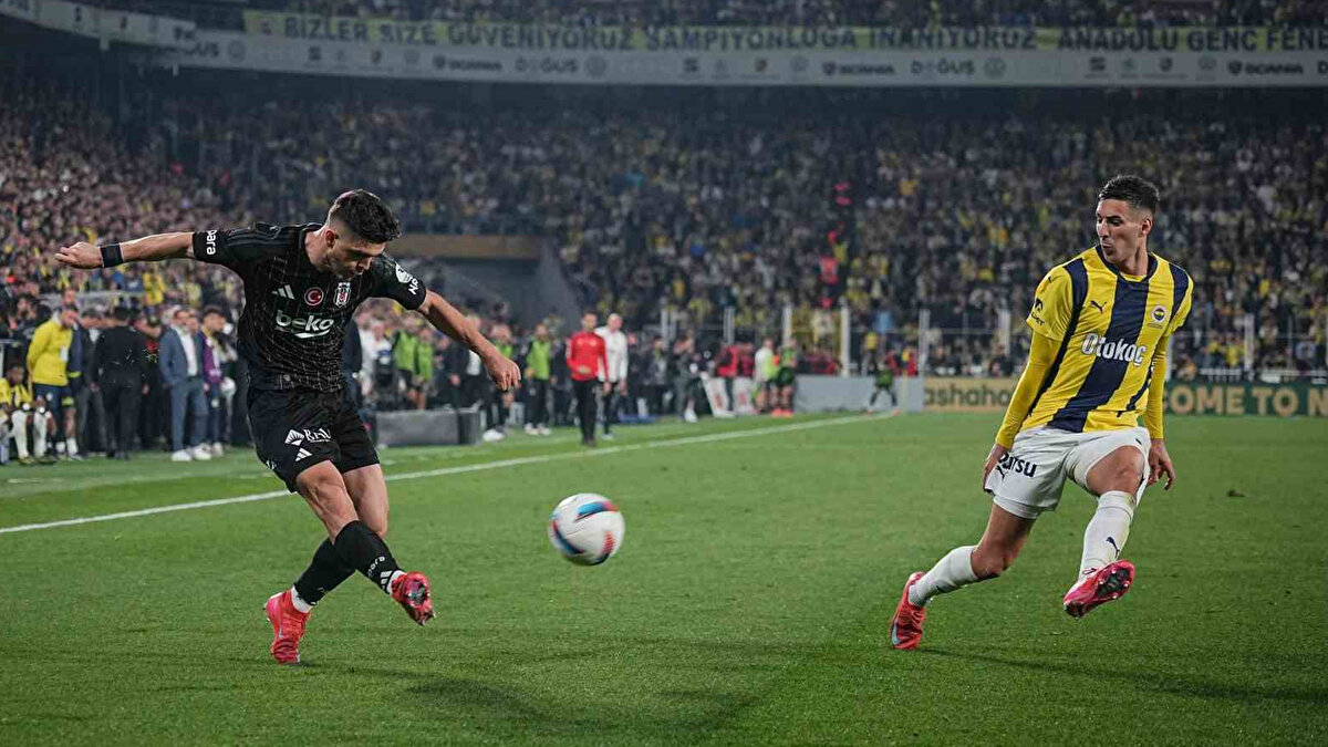 BEŞİKTAŞ-FENERBAHÇE MAÇI SAAT KAÇTA?<br><br>Bugün oynanacak zorlu derbi saat 20:00 başlayacak. Karşılaşma Bein Sports1 ekranlarından naklen verilecek. 