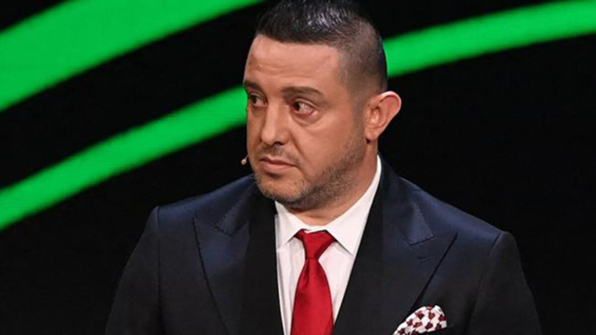 "MAÇIN KIRILMA ANIYDI"<br><br>Tecrübeli yorumcu, genç futbolcunun hatasının büyük bir kırılma yarattığını söyledi:<br><br>"Maç 11'e 11 olsaydı Beşiktaş büyük ihtimal kazanmıştı ama futbolda pozisyonları, anı iyi yaşayacaksın. Feyenoord'da genç yaşında kaptan olmuş, A Milli Takım'da oynayan, Benfica'da inanılmaz bir bonservis ödeniyor... Büyük liglerden teklif gelmesine rağmen 'Beşiktaş'a gitmek istiyorum' diyor. Beşiktaş'ta kaptanlığı aldı, taraftar da çok istedi. Geldiği günden beri performansı yeterli değil. Genç yaşına rağmen böyle tecrübesi olan bir futbolcunun yapmaması gereken bir hareket. Tartışmasız kırmızı kart. Maçın da kırılma anıydı."