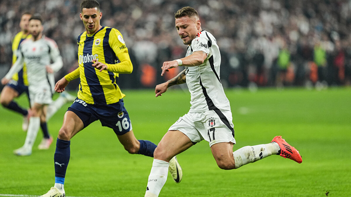 Sonuçlara göre dikkat çekenler:<br><br>Beşiktaş son iki derbiyi (07/12/24 ve 04/05/25) kazanmış.<br><br>Son 10 maçta iki takım da deplasmanda galibiyetler almış; iç saha avantajı belirleyici olmamış.<br><br>Gollü maçlar oldukça fazla: 4 gol ve üzeri biten 3 karşılaşma var (özellikle 4-2, 3-4 gibi skorlarla).<br><br>2022’den sonra yalnızca bir maç golsüz bitmiş (02/10/22, 0-0).