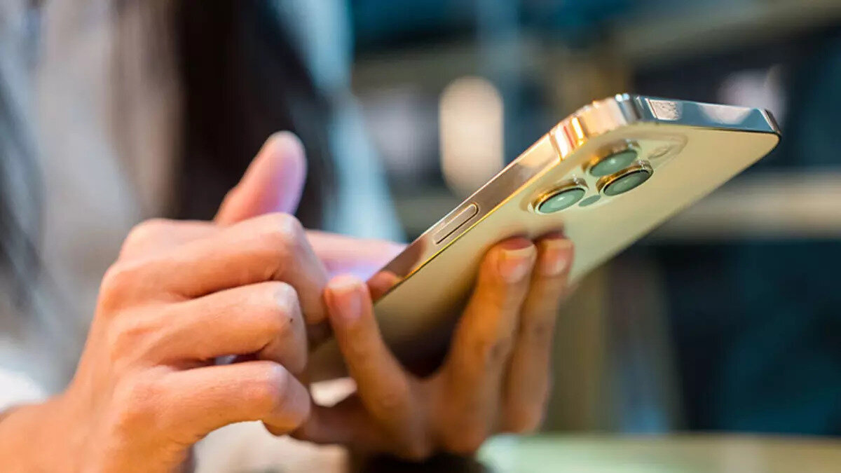 Telefon Açtırma Ücreti 2026'da Kaç TL Olacak?<br><br>Bu yeniden değerleme oranının (%25,49) doğrudan uygulanması durumunda, 2026 yılı itibarıyla yurt dışı telefon kayıt ücretleri rekor bir seviyeye ulaşacak.<br><br>2025'te Telefon Açtırma Parası Ne Kadar? (Mevcut Ücret): 45.614 TL<br><br>2026 Beklenen Artış Oranı: %25,49<br><br>2026 Telefon Kayıt Ücreti (Tahmini): 57.241 TL<br><br>Bu hesaplamaya göre, kalıcı IMEI kaydı yaptırmak isteyen bir vatandaşın, 2025 yılına kıyasla yaklaşık 11.627 TL daha fazla ödeme yapması gerekecek.