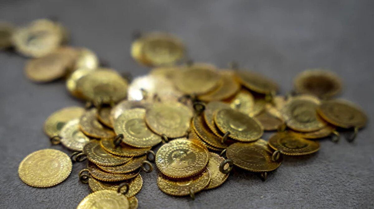 Altının seyri ne olacak?<br><br>Altın ve para piyasaları uzmanı İslam Memiş, yeni haftada altın fiyatlarının yatay bir seyir izlediğini belirterek hem uluslararası piyasalarda hem de yurt içinde “dinlenme sürecinin” başladığını söyledi.