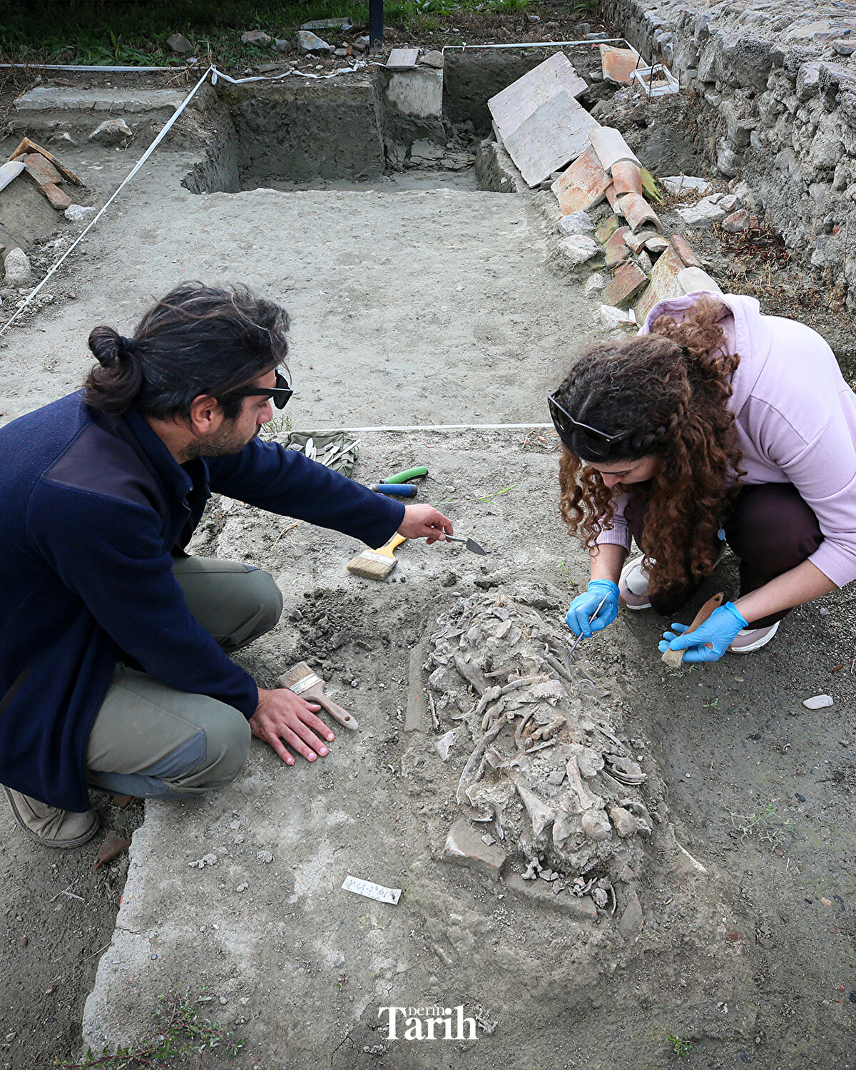 Kilisenin İznik'in bilinen en büyük kilisesi olduğuna dikkati çeken Şahin, bugüne kadar yapılan kazılarda elde edilen verileri, bulguları, kalıntıları, kültür varlıklarını da bir araya getirip değerlendirerek, buranın yüzyıllardır varlığı bilinen ancak bir türlü keşfedilememiş Kutsal Pederler Kilisesi olduğunu öne sürdüklerini ve bu hipotezin Hristiyan aleminde kabul gördüğünü vurguladı.