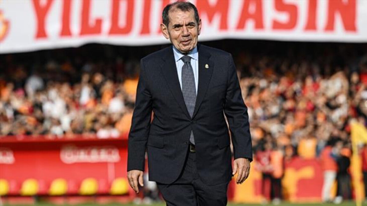 Ödül hakkındaki bir diğer açıklamasında ise "Arkadaşlarımla Galatasaray için elimizden geleni yapıyoruz. Takdir edildiği için hem şahsım hem de arkadaşlarım adına mutluyum. Keyifli bir dönem geçiriyoruz. İnşallah böyle devam eder." şeklinde konuştu.