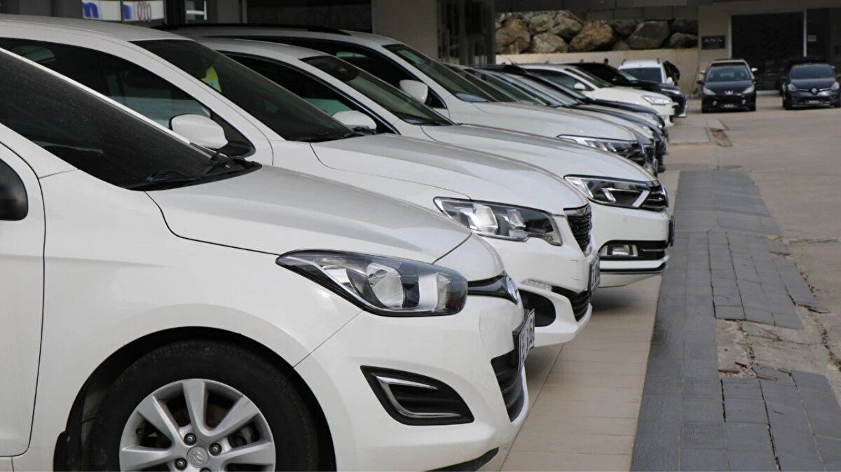 Ancak bir sınır olduğu da belirtilirken örnek olarak da; 2 milyon TL'nin altındaki araçlarda kullanabilecek kredinin aracın yüzde 20'sini geçemediği aktarıldı. Ceylan "12 ayı geçemiyor vade ve yüzde 20'sinden fazlasına kredi alamıyorlar" dedi.