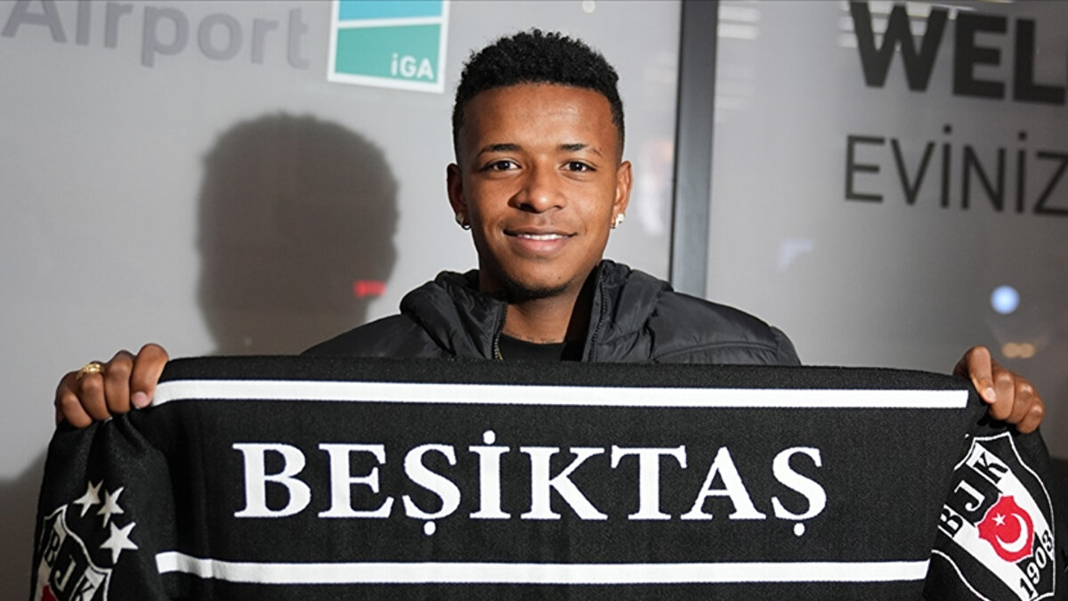 Arroyo, yaz transfer döneminde Brezilya ekibi Cruzeiro'ya 8 milyon euro bonservis bedeliyle satılmıştı.