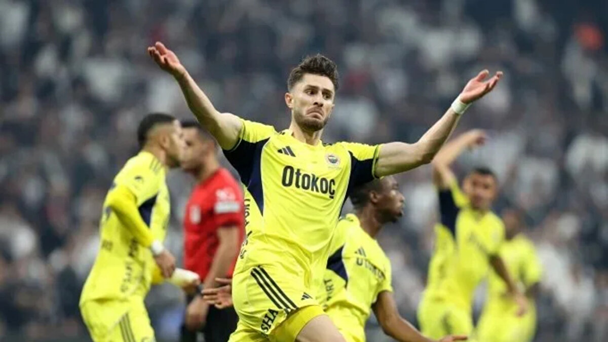 KAYSERİSPOR MÜCADELESİNDE CEZALI<br><br>Bu sezon Trabzonspor, Samsunspor ve Gaziantep FK mücadelelerinde sarı kart gören milli futbolcu, Beşiktaş karşısında dördüncü sarı kartını gördü ve önümüzdeki hafta oynanacak Zecorner Kayserispor mücadelesinde cezalı duruma düştü.