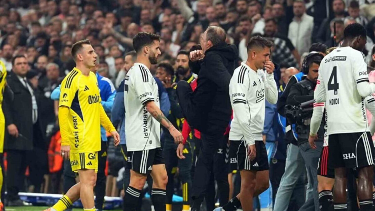 Beşiktaş Teknik Direktörü Sergen Yalçın, Fenerbahçe derbisinde Orkun Kökçü’nün gördüğü kırmızı kart sonrası sahaya girip hakeme sert bir tepki göstermesinin ardından kırmızı kart ile cezalandırıldı.