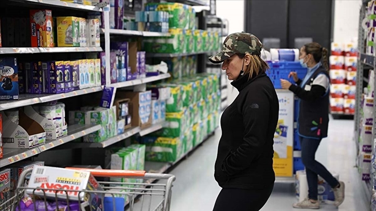 TÜFE gıda ve alkolsüz içeceklerde yıllık yüzde 34,87 arttı<br>En yüksek ağırlığa sahip 3 ana harcama grubunun yıllık değişimleri; gıda ve alkolsüz içeceklerde yüzde 34,87 artış, ulaştırmada yüzde 27,33 artış ve konutta yüzde 50,96 artış olarak gerçekleşti. İlgili ana grupların yıllık değişime olan etkileri ise gıda ve alkolsüz içeceklerde yüzde 8,44, ulaştırmada yüzde 4,34 ve konutta yüzde 7,75 oldu.