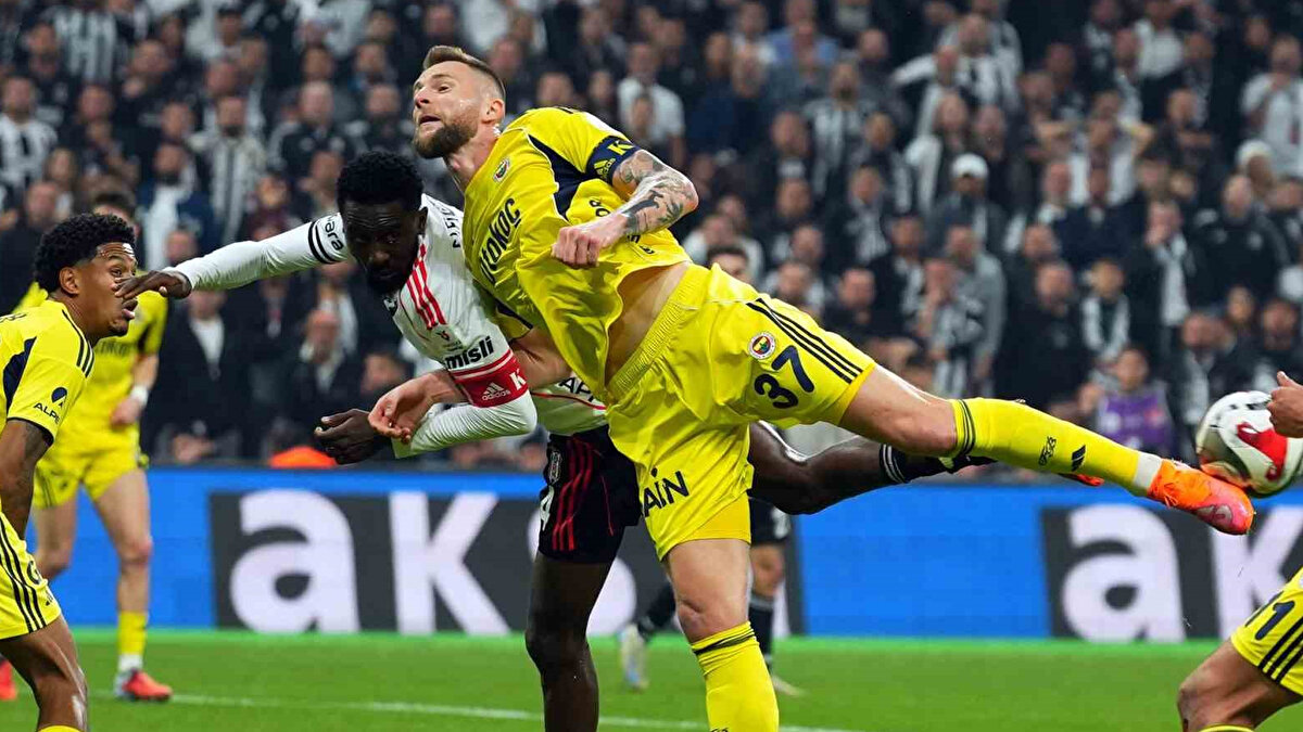 'TEDESCO'NUN İMDADINA BEŞİKTAŞLI OYUNCULAR YETİŞTİ'<br><br>"Tedesco da büyük hatalar yaptı ama onun imdadına Beşiktaşlı futbolcular yetişti. Yanlış gemi, doğru sefer oldu. “Maçın adamı kim?” derseniz, Orkun Kökçü. Fenerbahçe yönetiminin galibiyet priminden Orkun’a da vermesi gerekir."