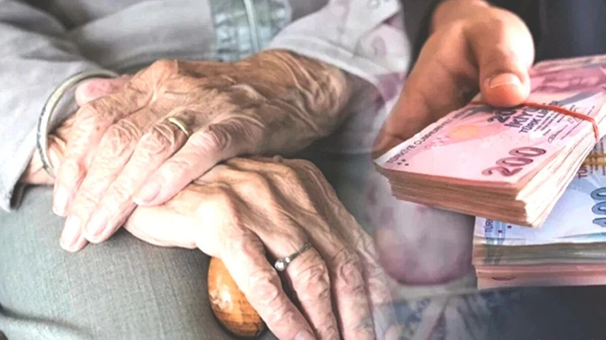 SGK uzmanı, emekli maaşlarının hesaplanmasında kullanılan ‘Aylık Bağlama Oranı (ABO)’ sisteminin yıllar içinde defalarca düşürüldüğünü hatırlattı. “1999 ve 2008 reformlarından bu yana yapılan kesintiler nedeniyle sigortalılar düşük kazançlarla çalıştıkça maaşlarını eritiyor. 3 dönemli hesaplama yöntemi bu sorunu büyüttü.” diye konuştu.