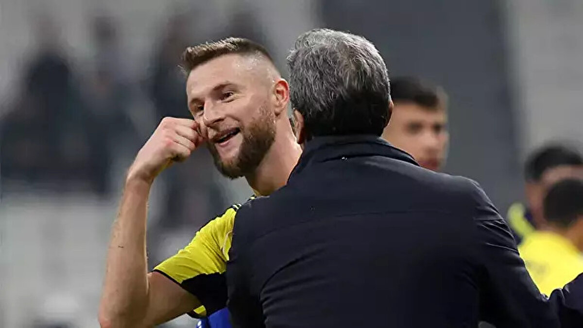 Fenerbahçe'de ise Milan Skriniar gerginliğin yaşandığı yere gelirken, Beşiktaş cephesine "Ağlama" işareti yaptı.<br><br>