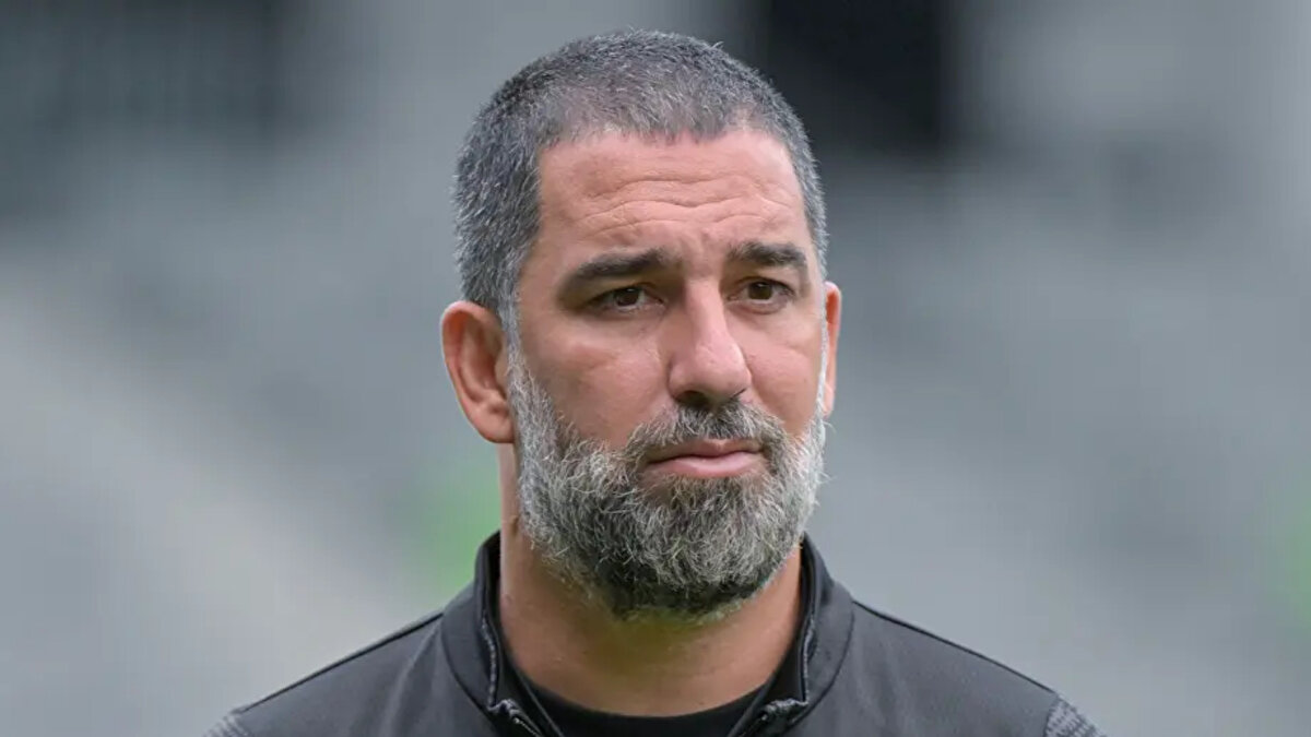 Genç oyuncular ama büyük adamlar olma yolunda ilerliyorlar. Galibiyetten dolayı hepsini kutluyorum. Mutluluğumu anlatamam ama yarın hemen işimize koyulmak zorundayız önümüzde çok önemli bir Konferans Ligi maçı var."<br><br>